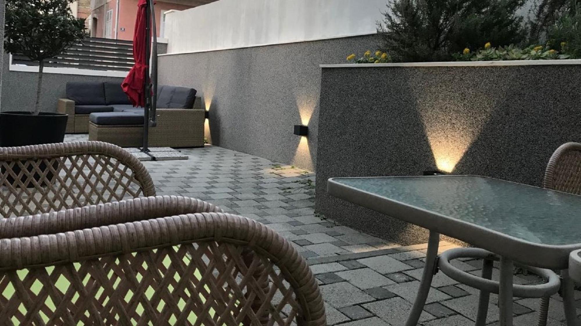 Holiday Home Aspalathos - With Free Parking, Near The Beach, A Few Minutes' Walking Distance To The Unesco Palace Split Extérieur photo