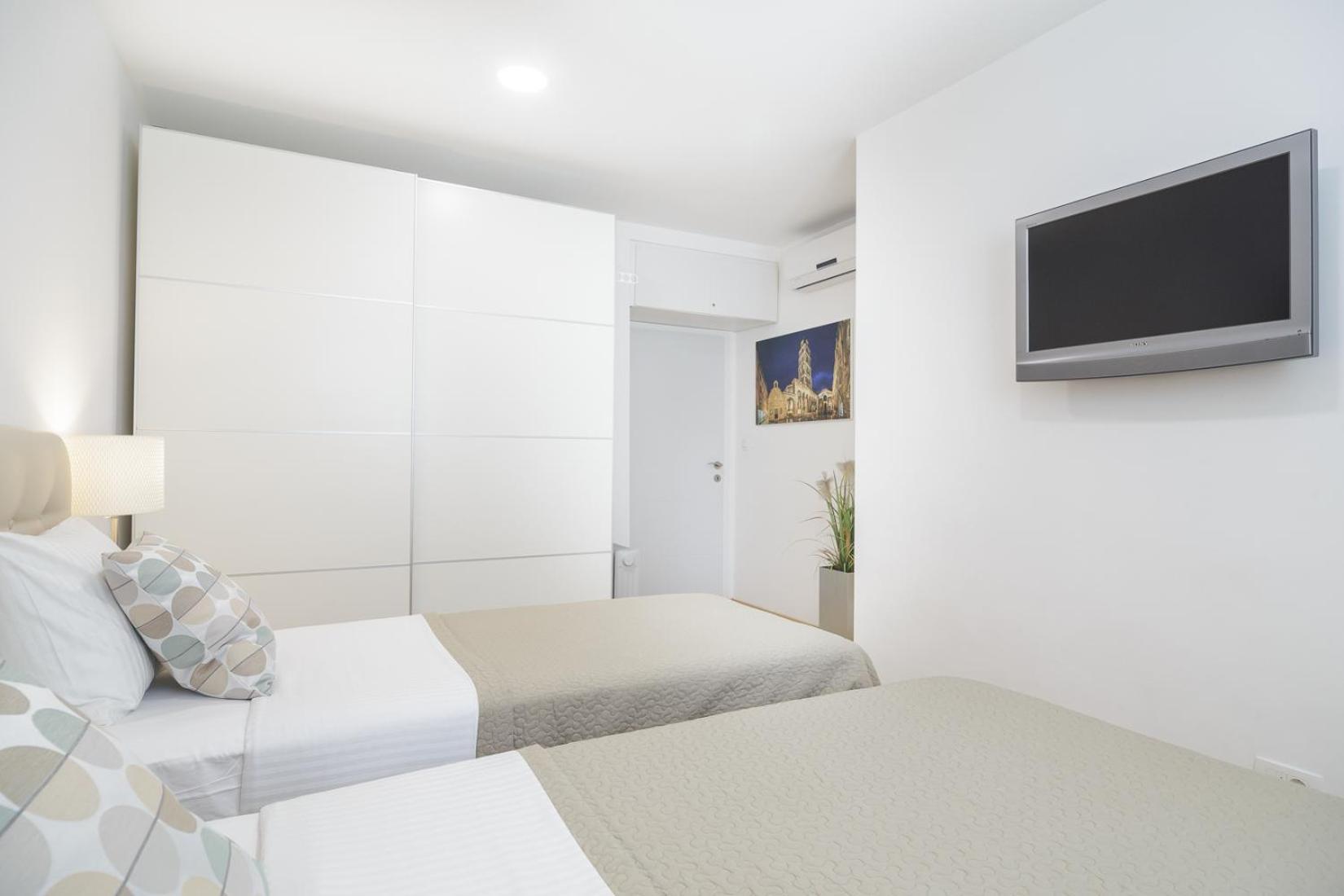 Holiday Home Aspalathos - With Free Parking, Near The Beach, A Few Minutes' Walking Distance To The Unesco Palace Split Extérieur photo