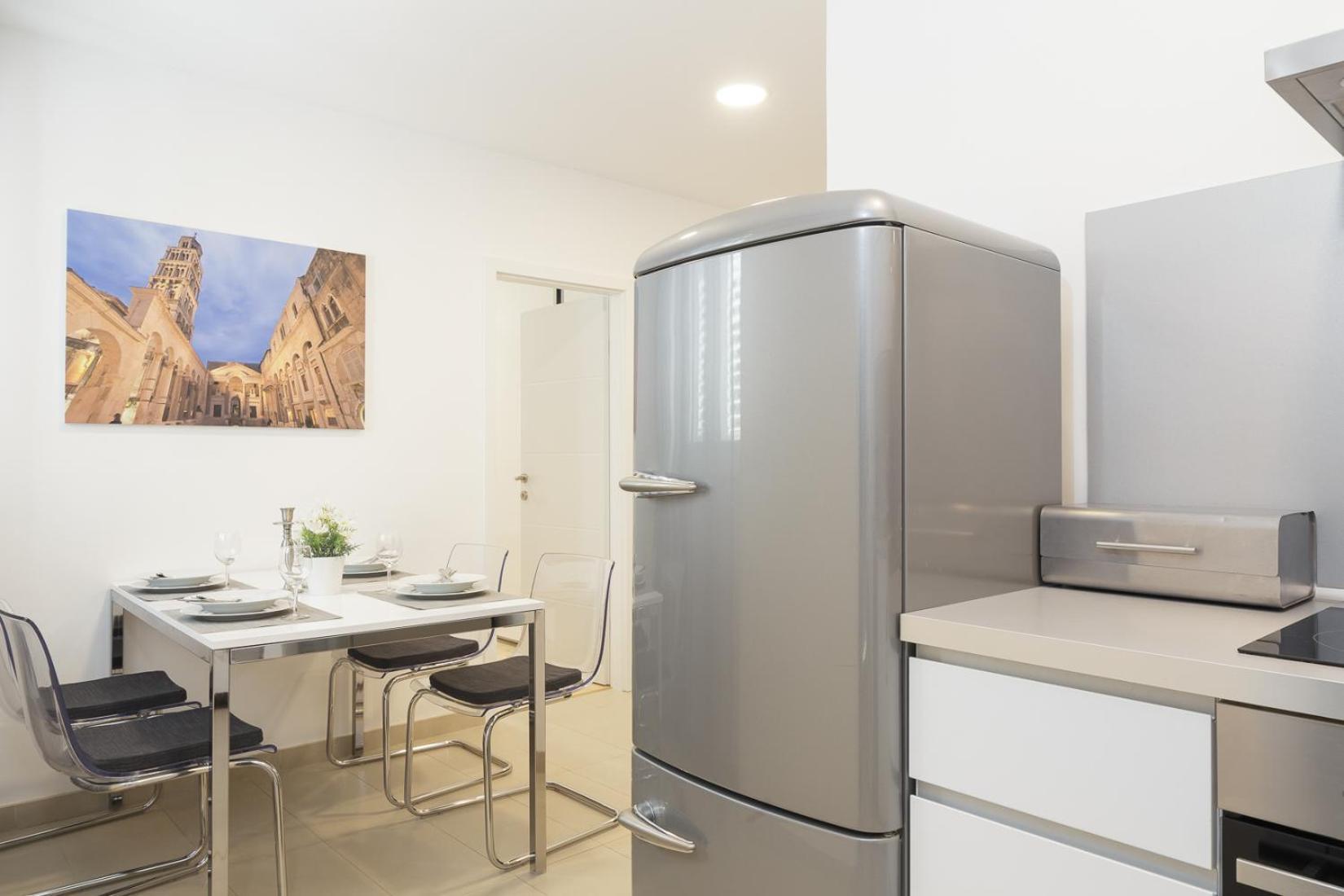 Holiday Home Aspalathos - With Free Parking, Near The Beach, A Few Minutes' Walking Distance To The Unesco Palace Split Extérieur photo