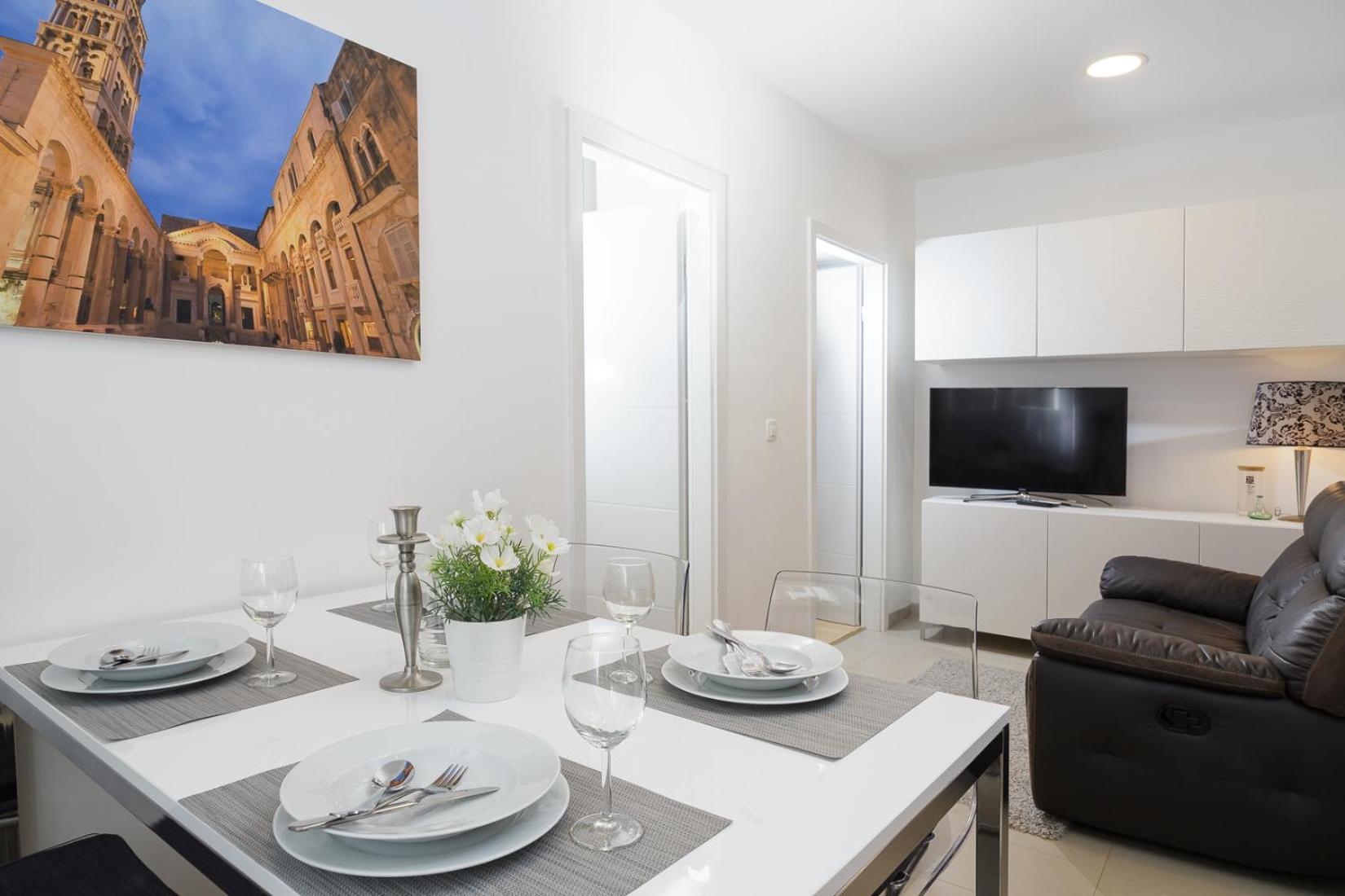 Holiday Home Aspalathos - With Free Parking, Near The Beach, A Few Minutes' Walking Distance To The Unesco Palace Split Extérieur photo