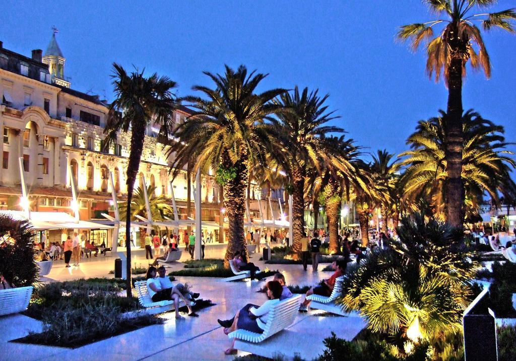 Holiday Home Aspalathos - With Free Parking, Near The Beach, A Few Minutes' Walking Distance To The Unesco Palace Split Extérieur photo