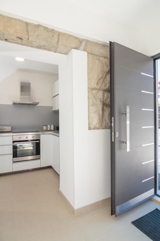 Holiday Home Aspalathos - With Free Parking, Near The Beach, A Few Minutes' Walking Distance To The Unesco Palace Split Extérieur photo