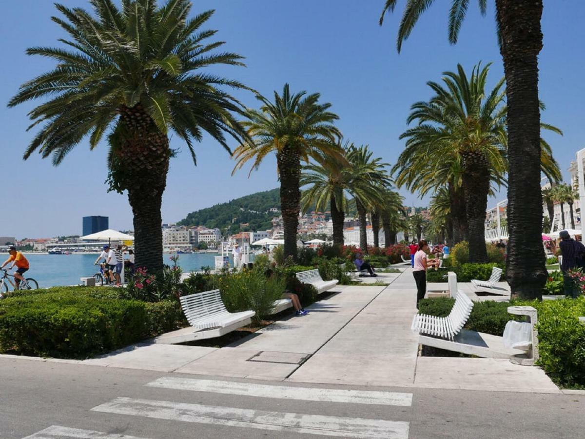 Holiday Home Aspalathos - With Free Parking, Near The Beach, A Few Minutes' Walking Distance To The Unesco Palace Split Extérieur photo