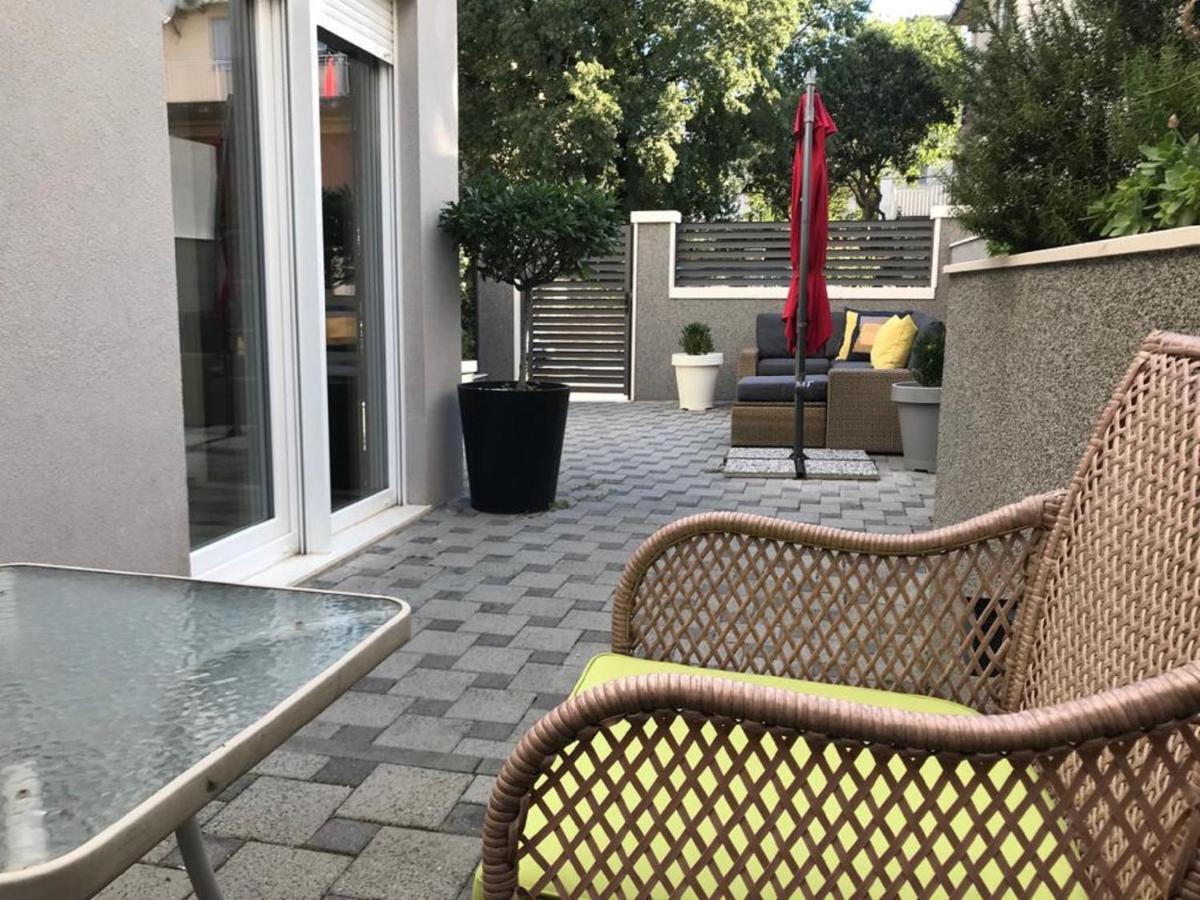 Holiday Home Aspalathos - With Free Parking, Near The Beach, A Few Minutes' Walking Distance To The Unesco Palace Split Extérieur photo