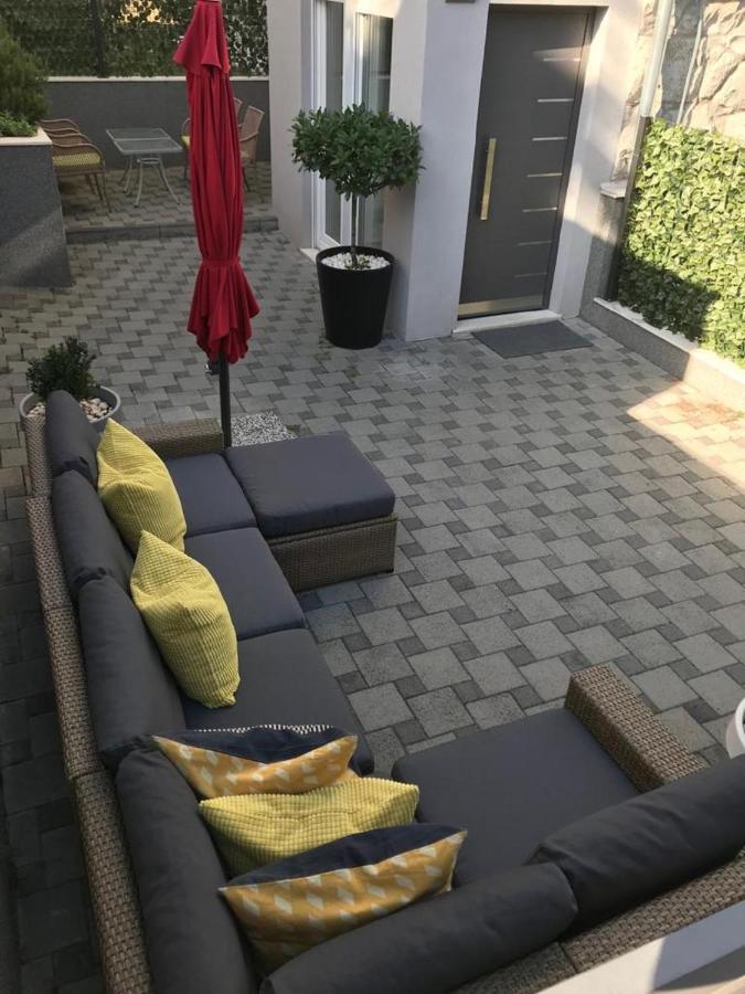 Holiday Home Aspalathos - With Free Parking, Near The Beach, A Few Minutes' Walking Distance To The Unesco Palace Split Extérieur photo