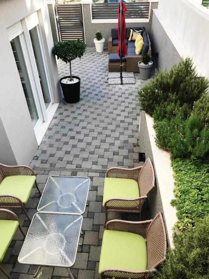 Holiday Home Aspalathos - With Free Parking, Near The Beach, A Few Minutes' Walking Distance To The Unesco Palace Split Extérieur photo